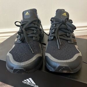 Adidas UltraBoost  M5.5 / W6.5